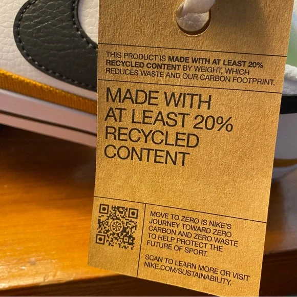 NEW fabulous Nike white and black with a copper stripe Big Swoosh Classic Size 8 - Picture 5 of 11